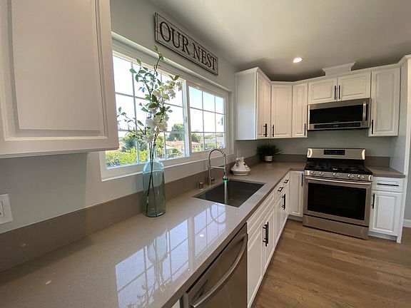 Kitchen with Quartz counter top!!