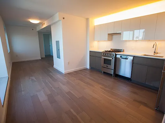 Rented by Arwell Realty | media 6