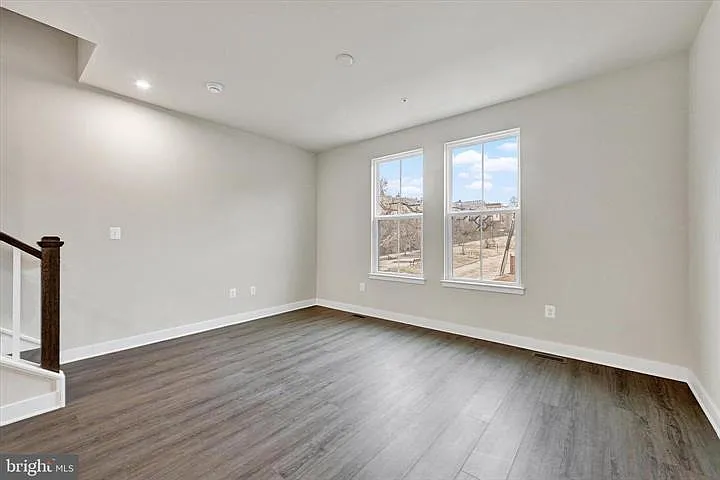 815 Lennox St — Photo 6