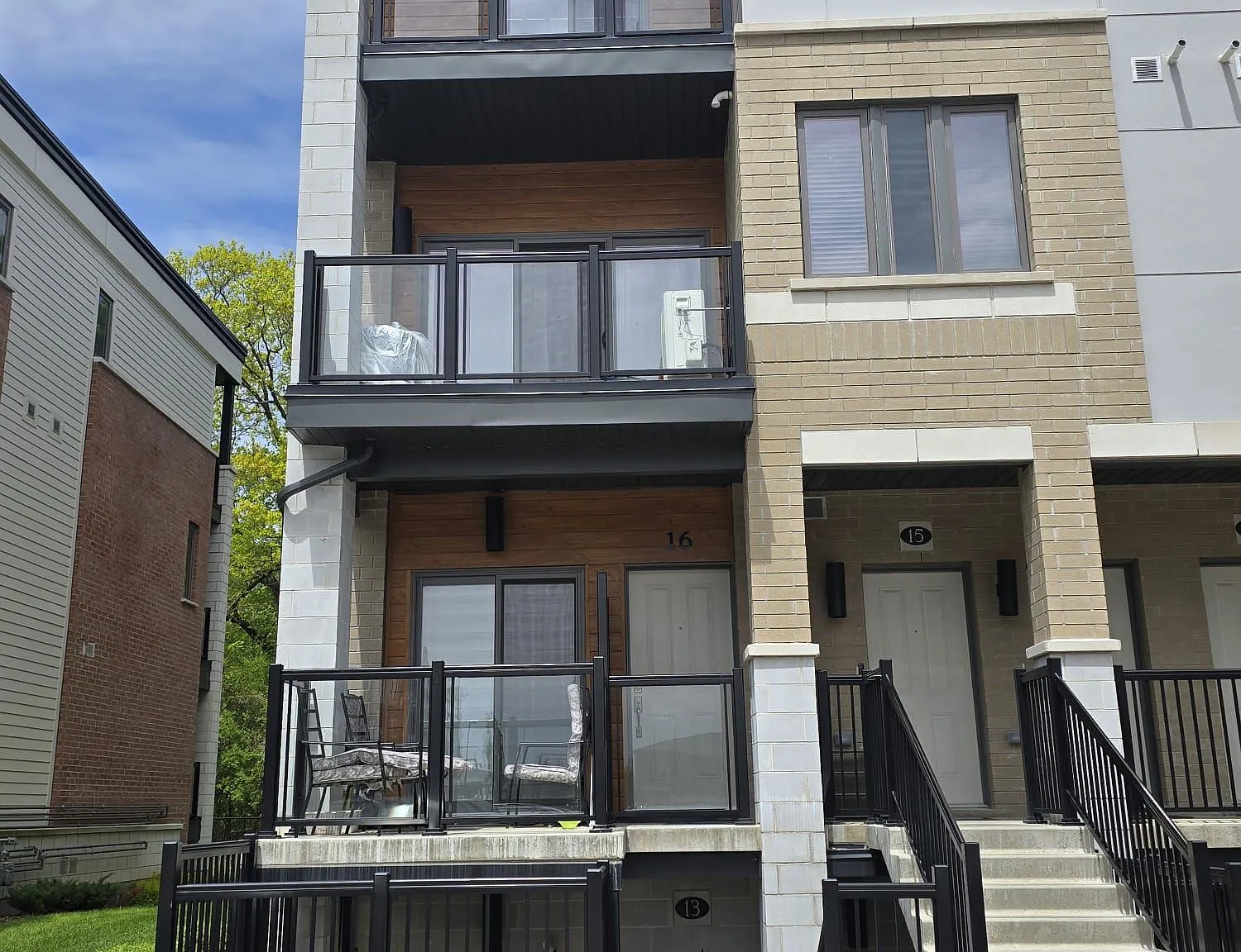 3 bed, $2,200 — Photo 2