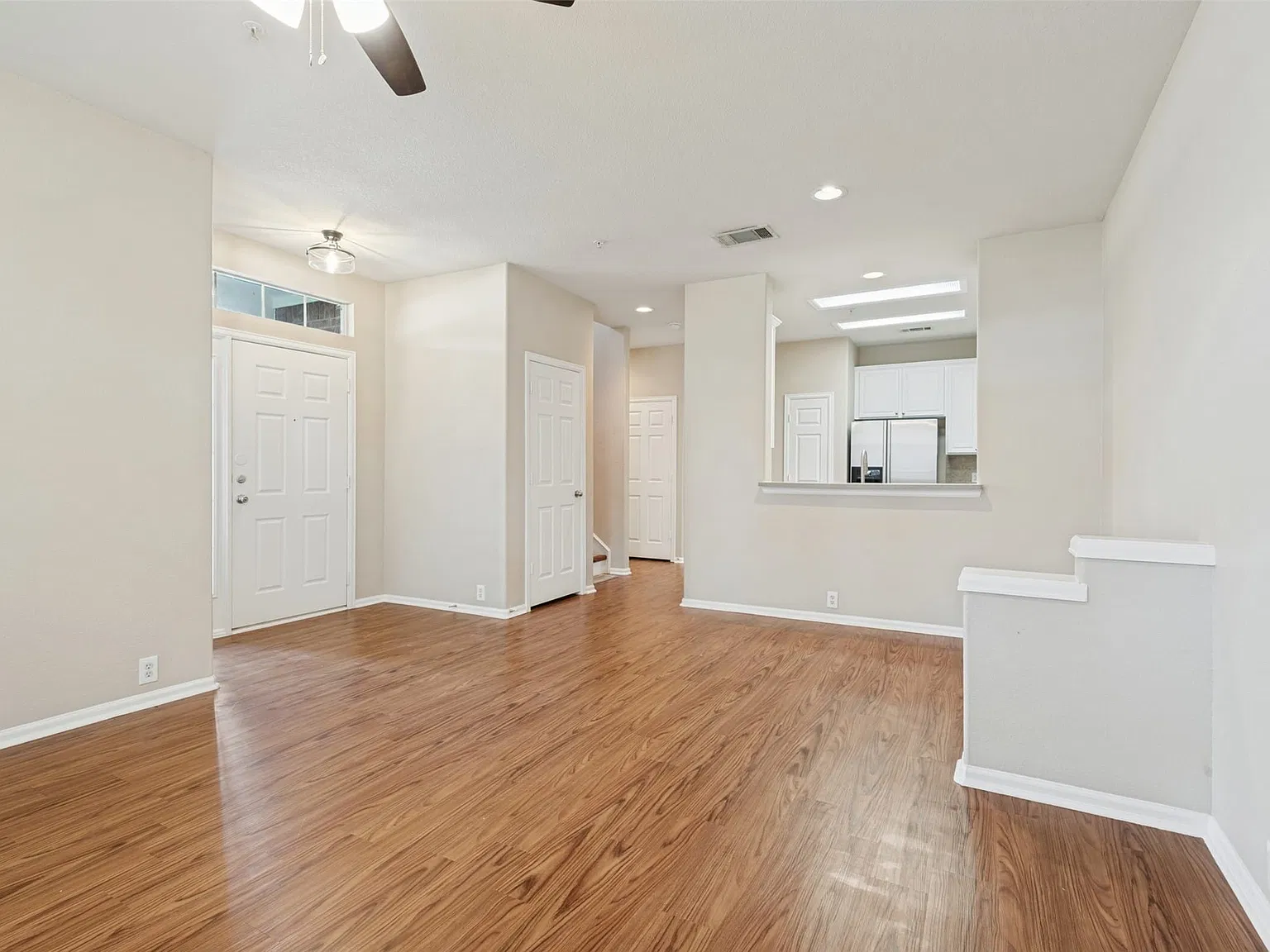 2 bed, 2.5 bath, 1691 sqft, $2,400 — Photo 2