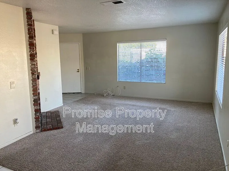 3 bed, 2.0 bath, 1464 sqft, $3,695 — Photo 2