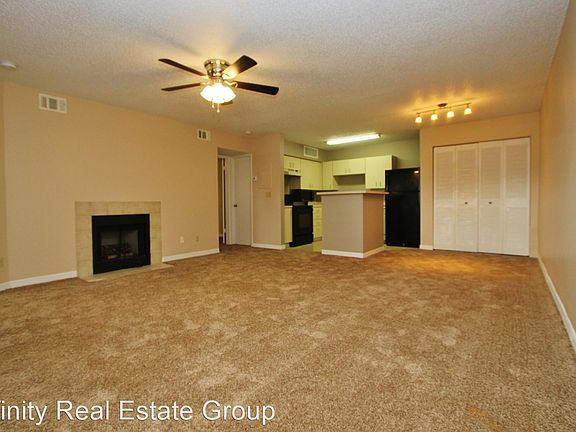 5th image of 390 Woodside 106 Dr