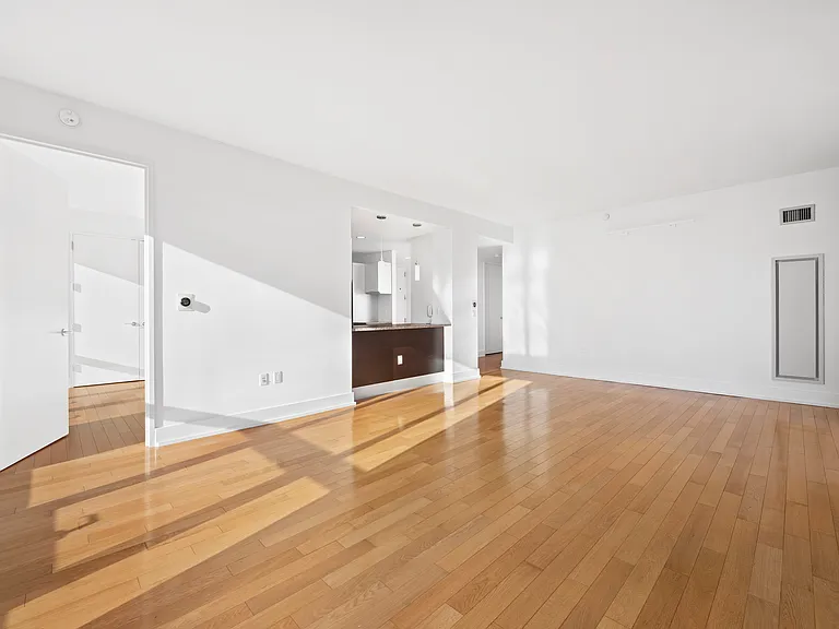 350 W 42nd St #44D — Photo 3