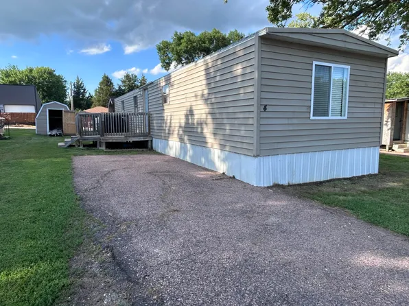1401 S Main St Trailer 4, Mitchell, SD 57301