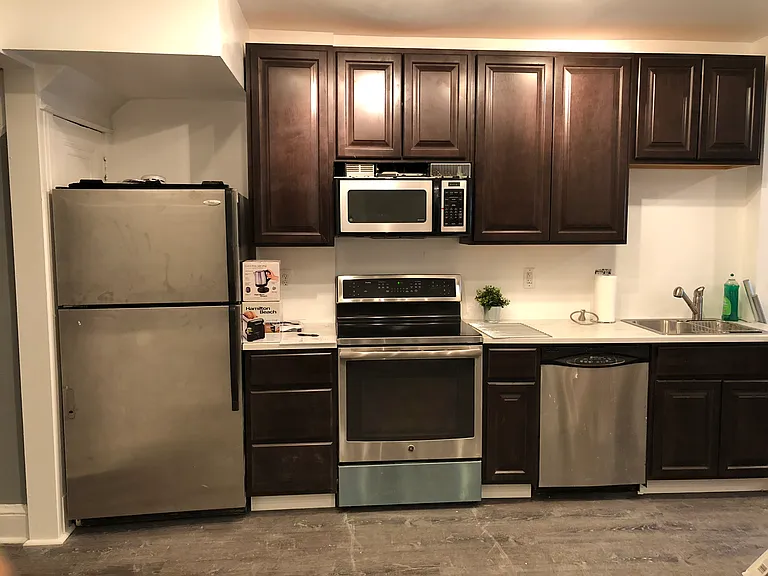 221 Missouri Ave NW — Photo 8