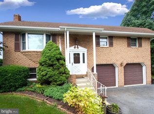 32 Hemlock Cir, Elizabethtown, PA 17022