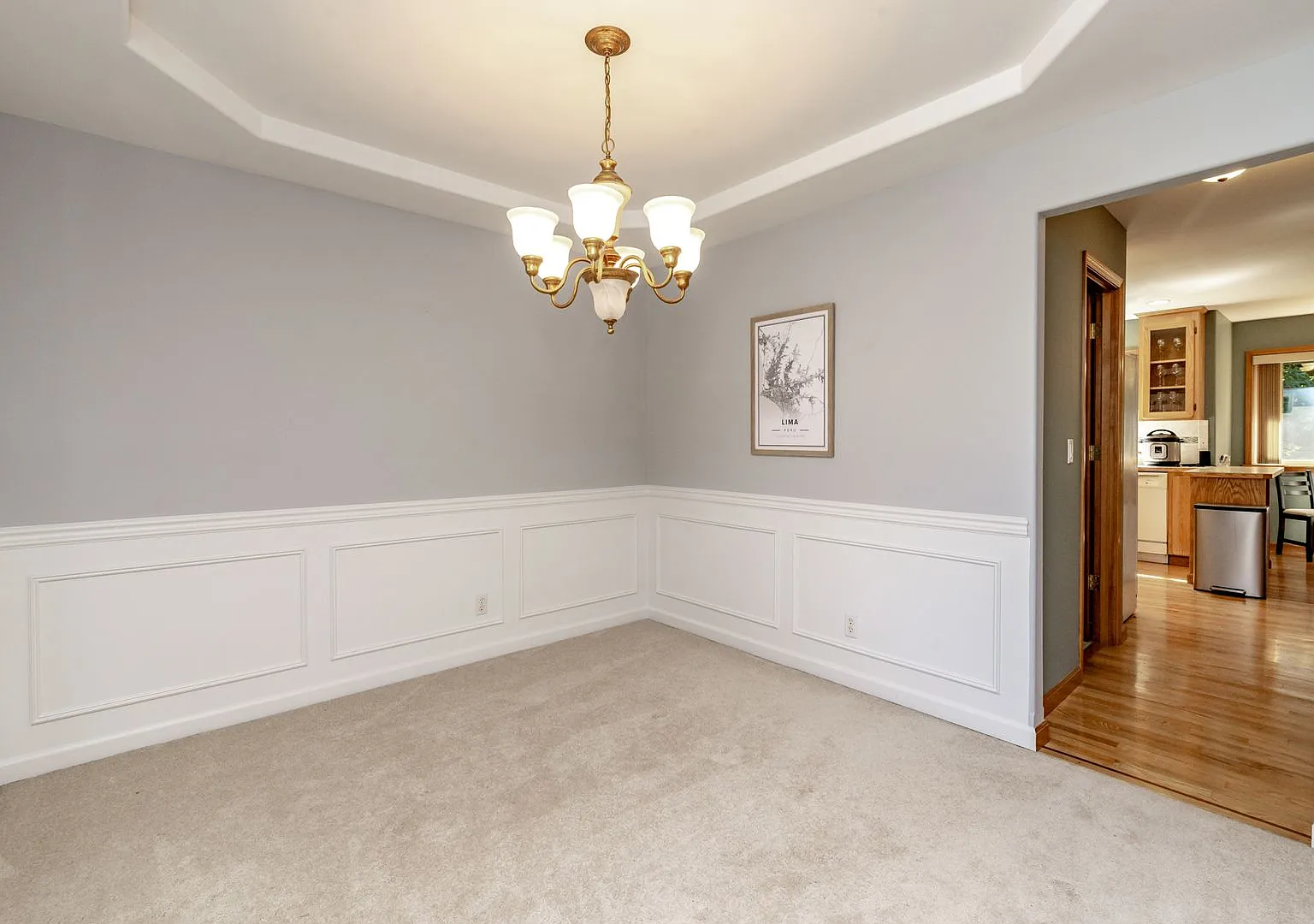 Lovely 5 Bedroom Property at the End of the Cul De Sac! — Photo 3