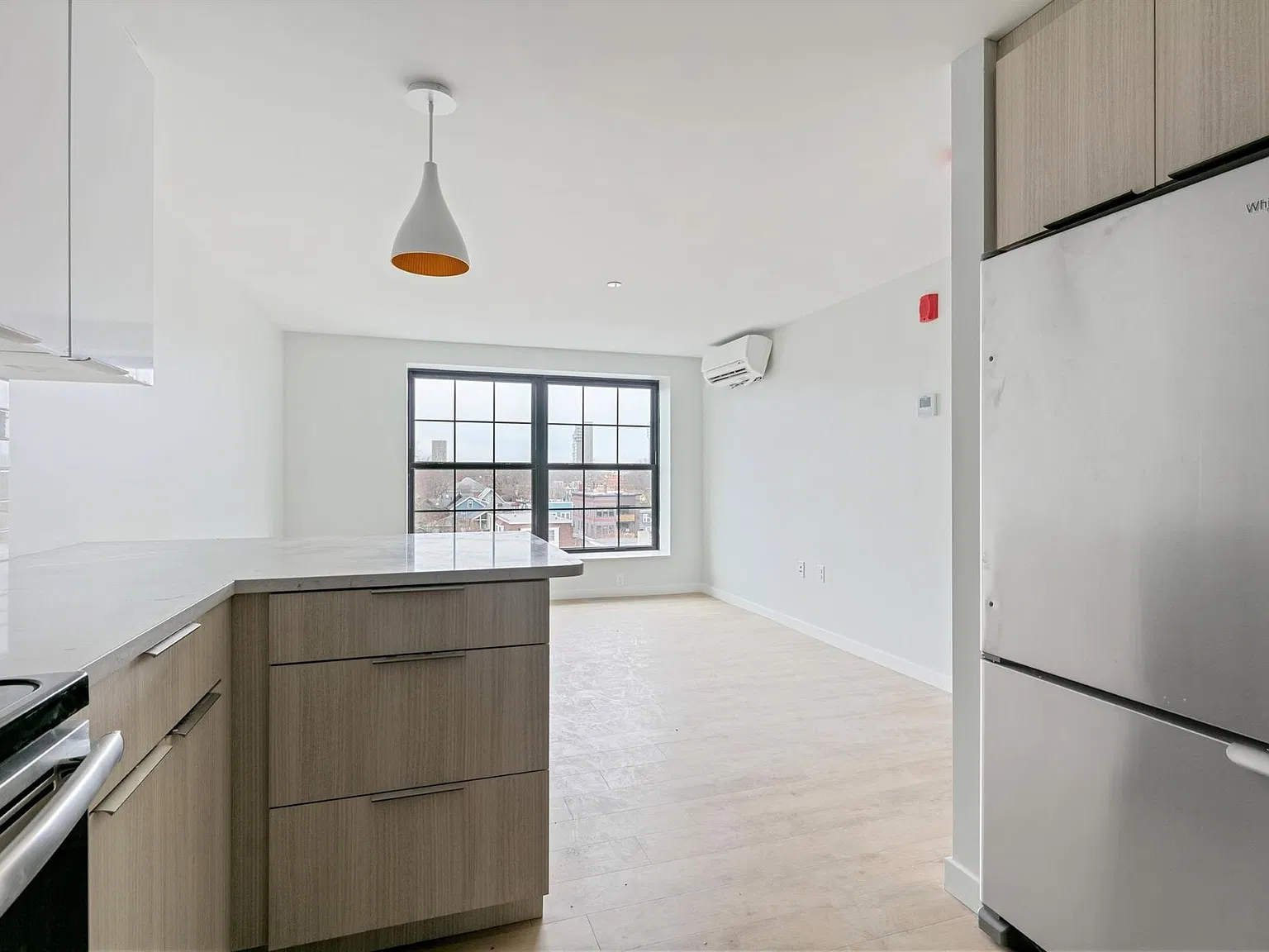 2 bed, 700 sqft, $4,050 — Photo 3