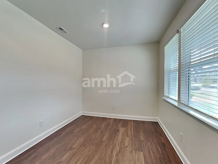 7325 Garrett Ct — Photo 8
