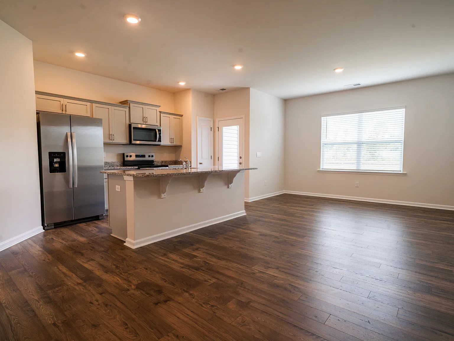 3 bed, 1429 sqft, $1,650 — Photo 1