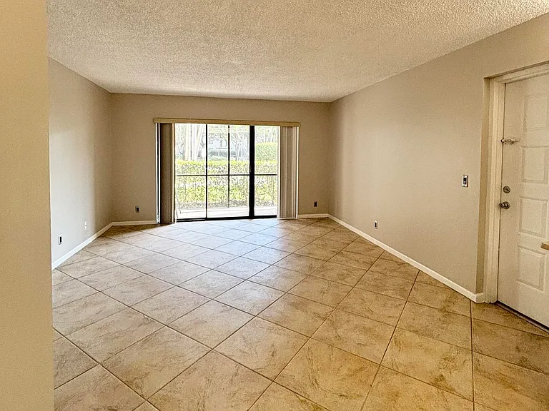 203 Foxtail Dr #F1 — Photo 7