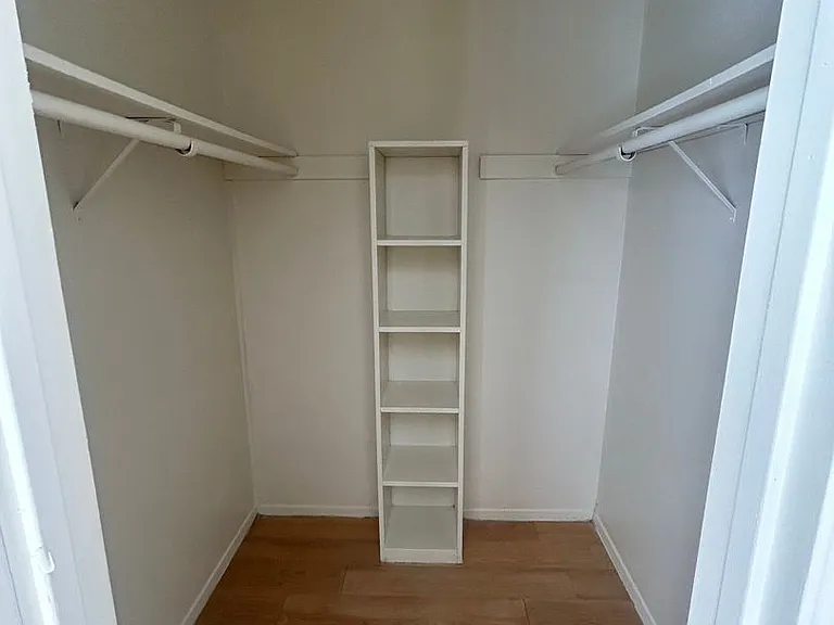 Oak Park Apartments — Photo 36
