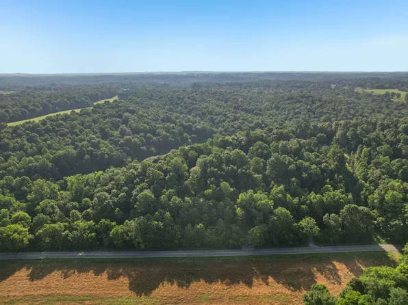 2326 Fairfield Rd, Westmoreland, TN 37186