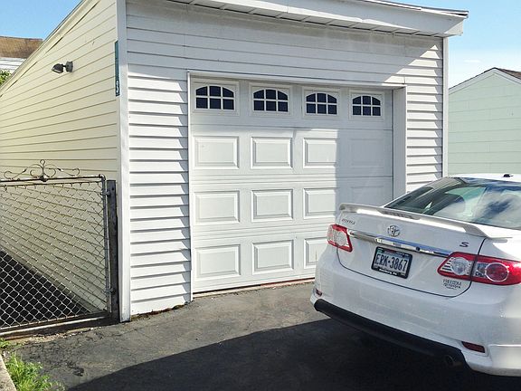 Garage on Washington St