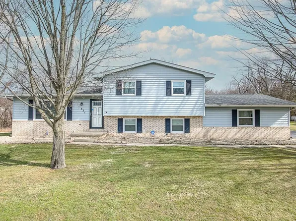 831 N Crestline St, Crestline, OH 44827