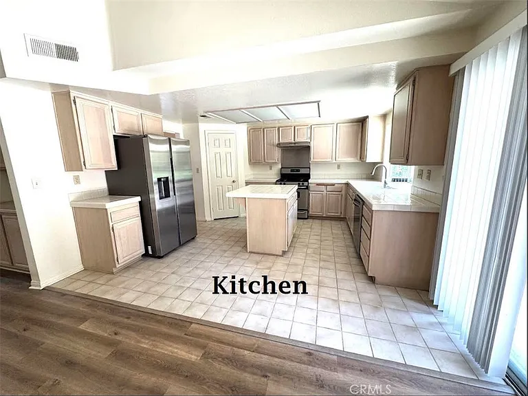910 N Walnut Ave — Photo 5