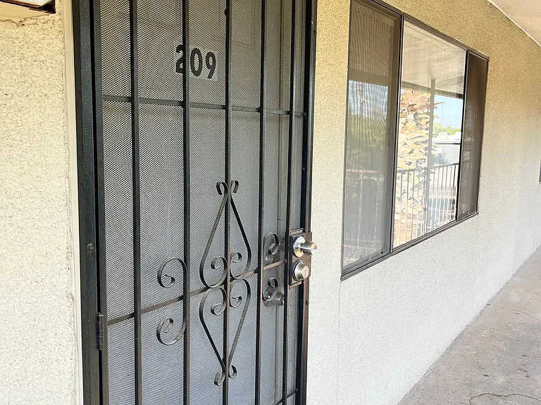 3052 N Alvernon Way #209 — Photo 13