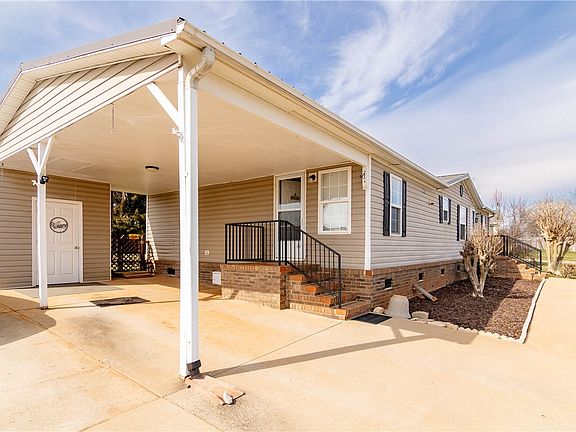 5th image of 102 Lauren Flynn Dr