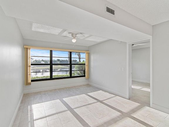 4th image of 36 Plantation Dr APT 103