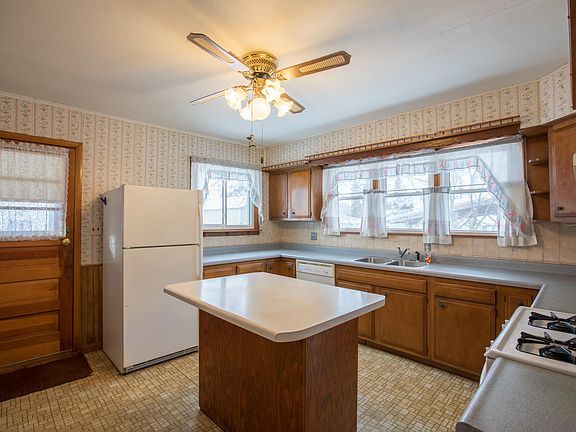 3rd image of 1605 Indiana St