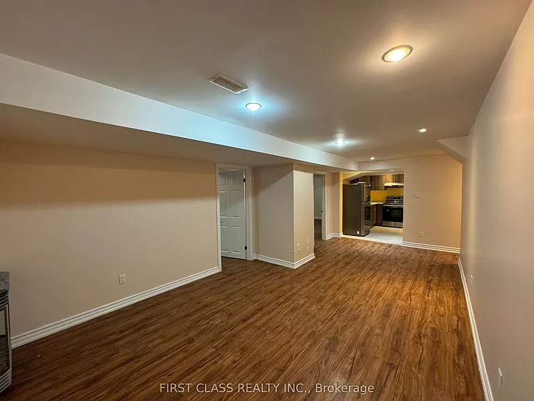 3162 Caulfield Cres #BASEMEN — Photo 6