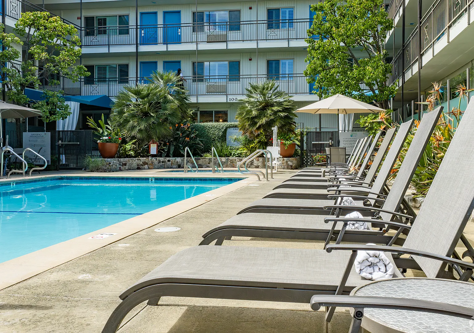 Newly Renovated One and Two Bedroom Apartments in Corte Madera with Pool, Elevator, AC — Photo 1