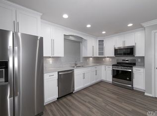 178 Village Green Dr #178, Pt Jefferson Station, NY 11776