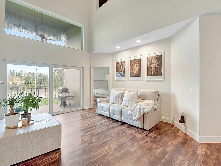 16339 Malibu Dr #22 — Photo 12