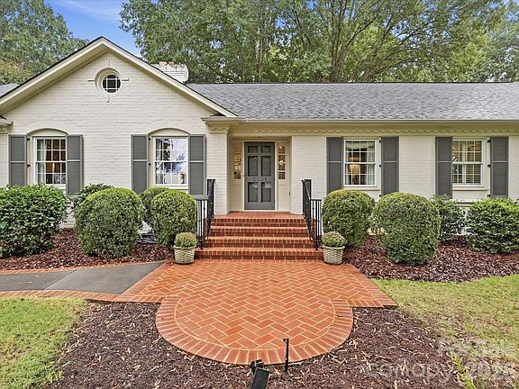 2nd image of 3101 Cloverfield Rd