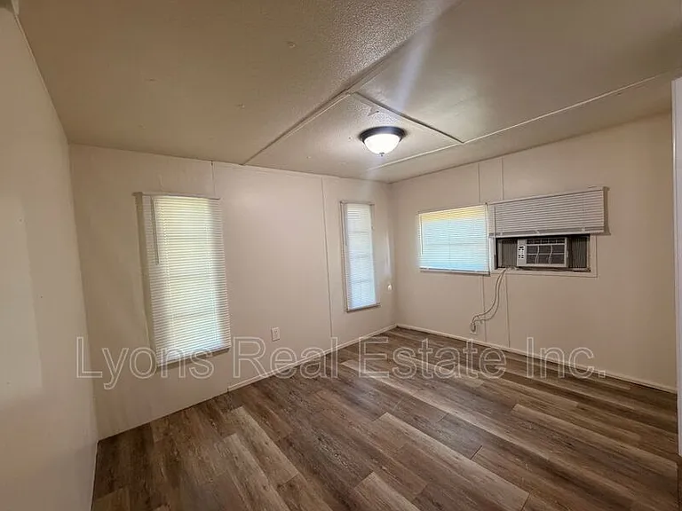 8385 Nault Rd — Photo 10