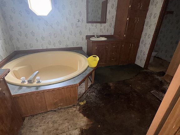 5th image of 334 Deer Point Rd