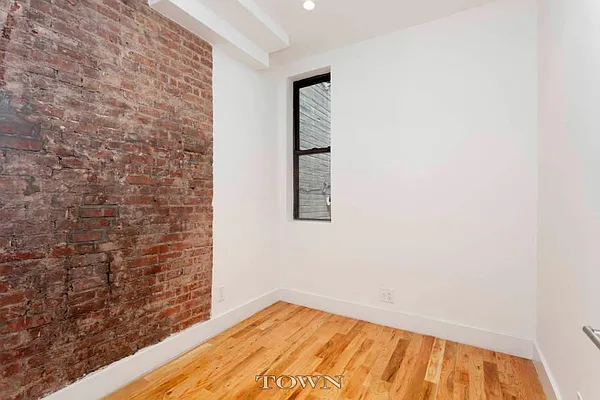Rented by Town Residential | media 28