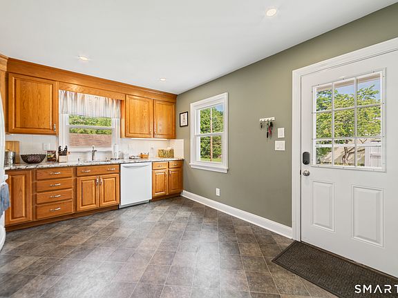 3rd image of 15 Evergreen Drive