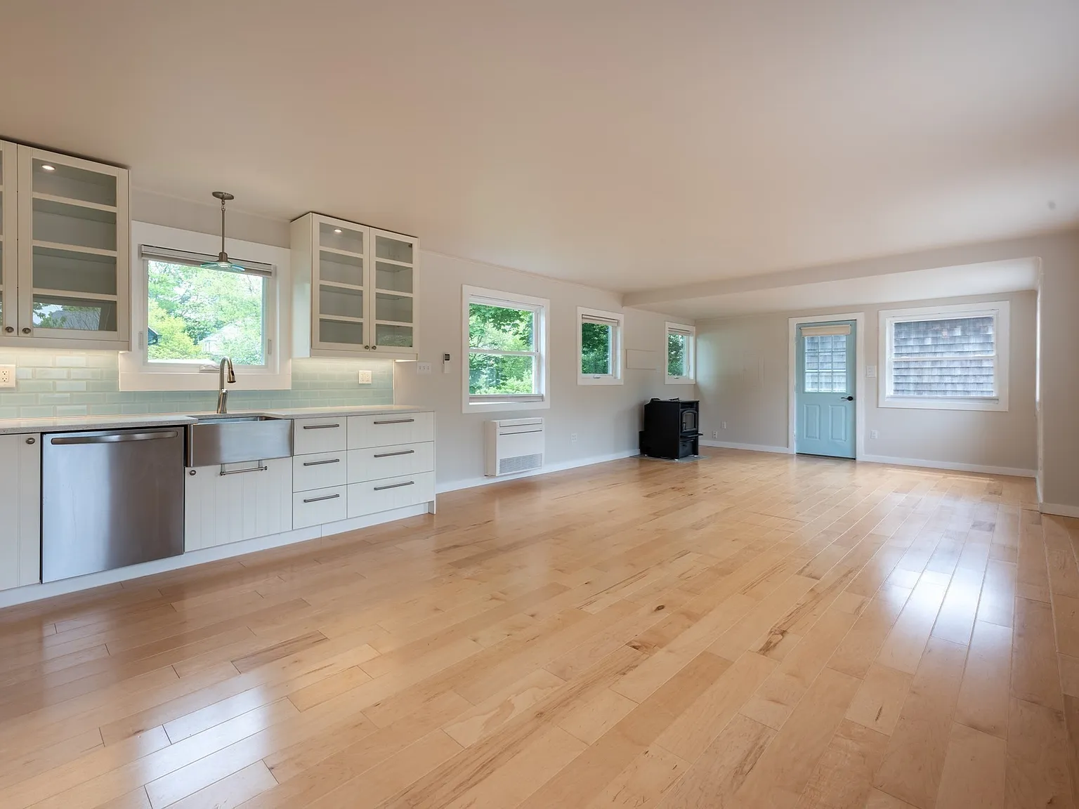 2 bed, 1.0 bath, 881 sqft, $3,200 — Photo 4