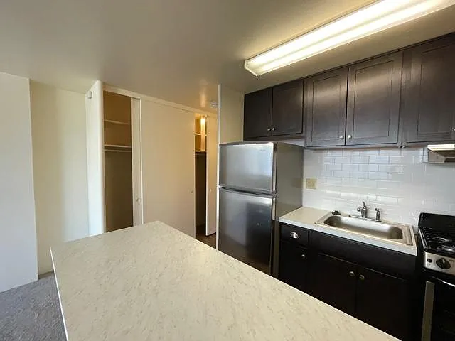 Executive House — Photo 11