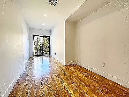 4th image of 321 W 139th St #5