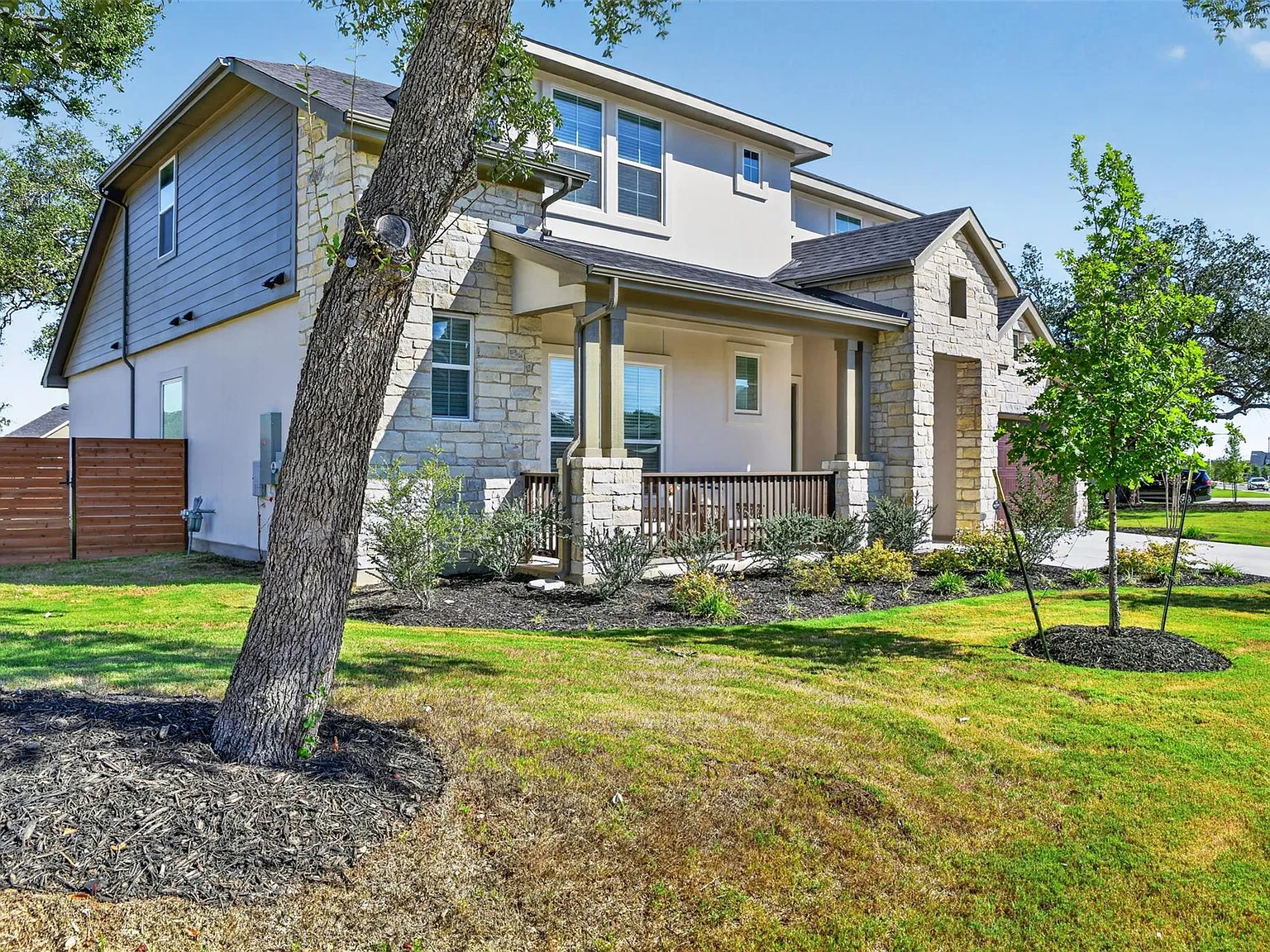 4 bed, 3.0 bath, 2795 sqft, $3,800 — Photo 2