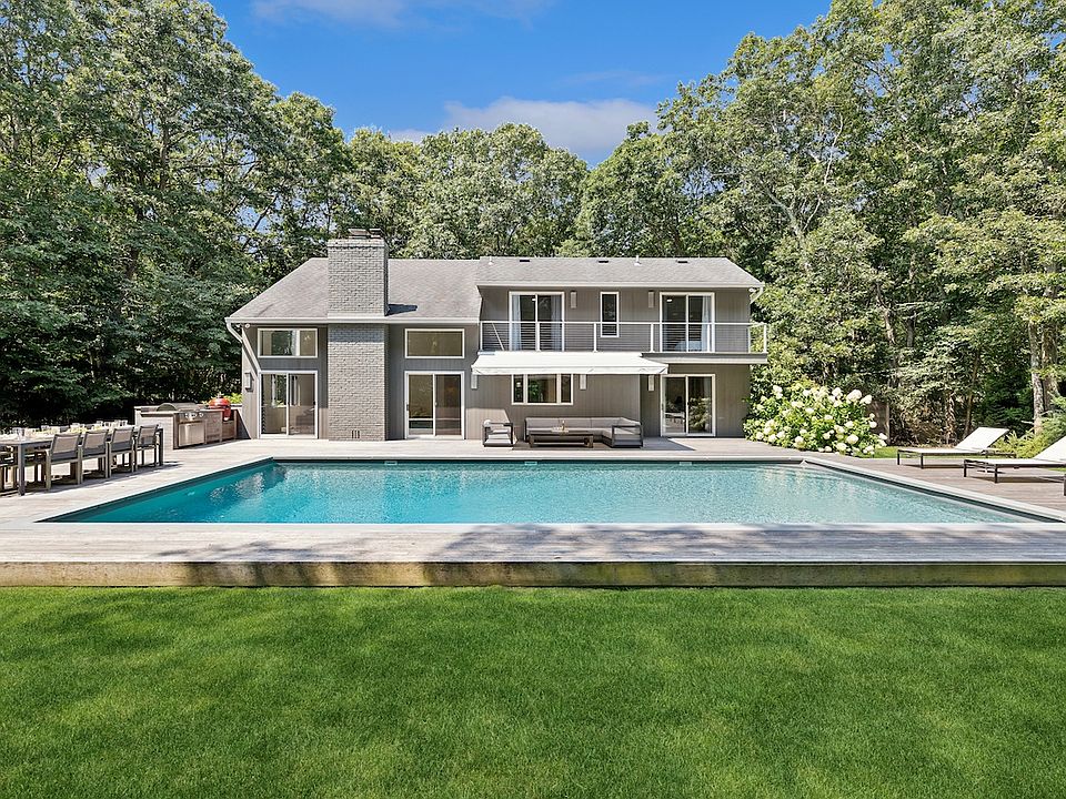 1st image of 24 Surrey Ct