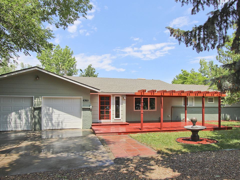 Front with circular drive