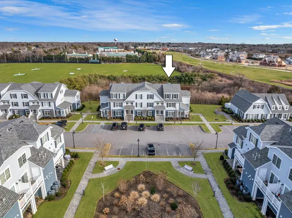 22 Village Green Dr, Southampton, NY 11968