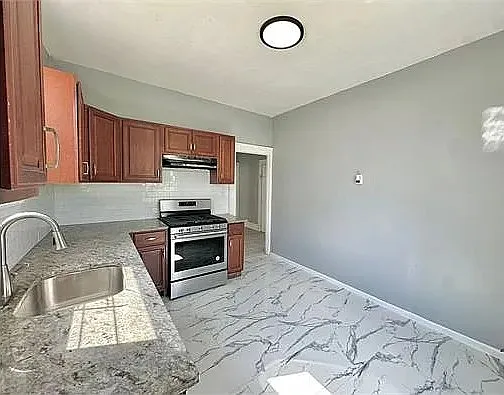 47 Eckert Ave #5C