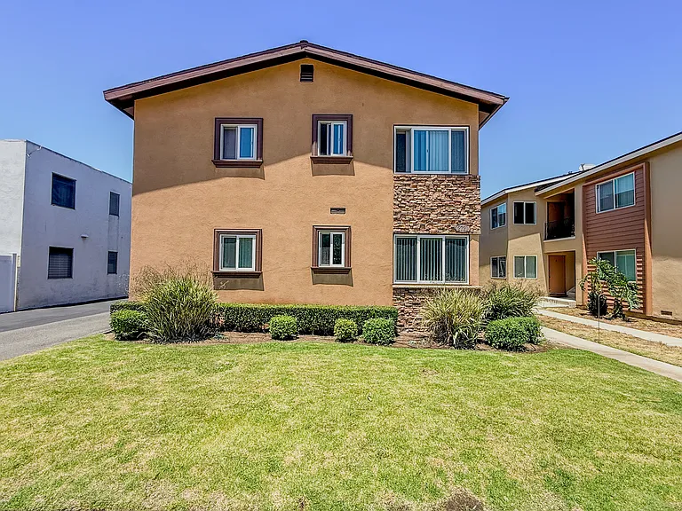 2721 Cabrillo Ave #A — Photo 1