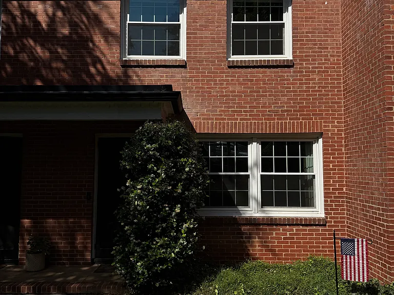 200 N Laurel Ave #11B — Photo 1
