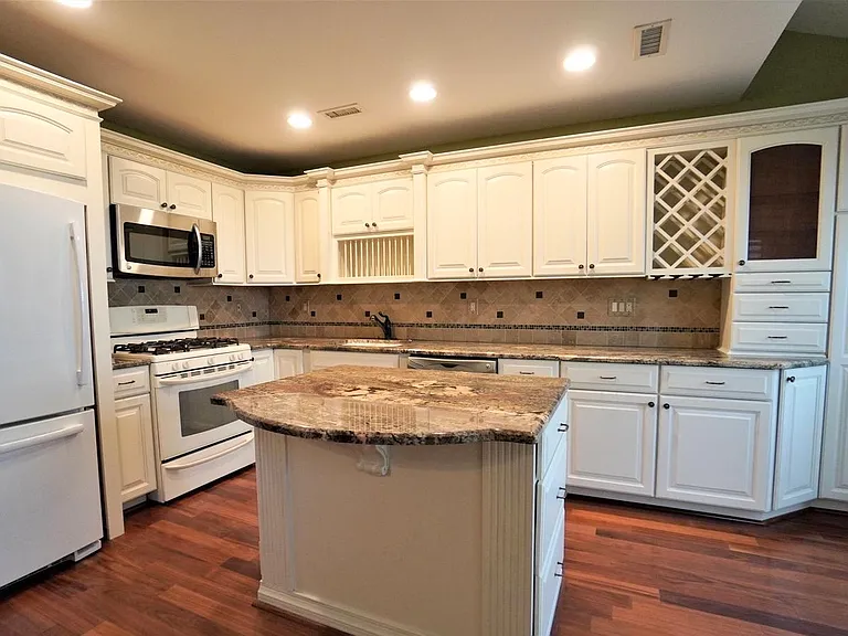 2607 Virginia Ln — Photo 12
