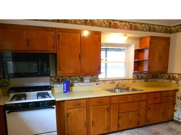 3rd image of 3017 E Riverview Dr