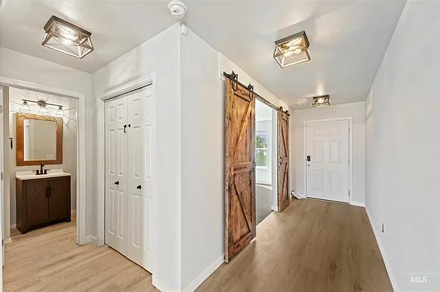 4456 W Silver Riv — Photo 3