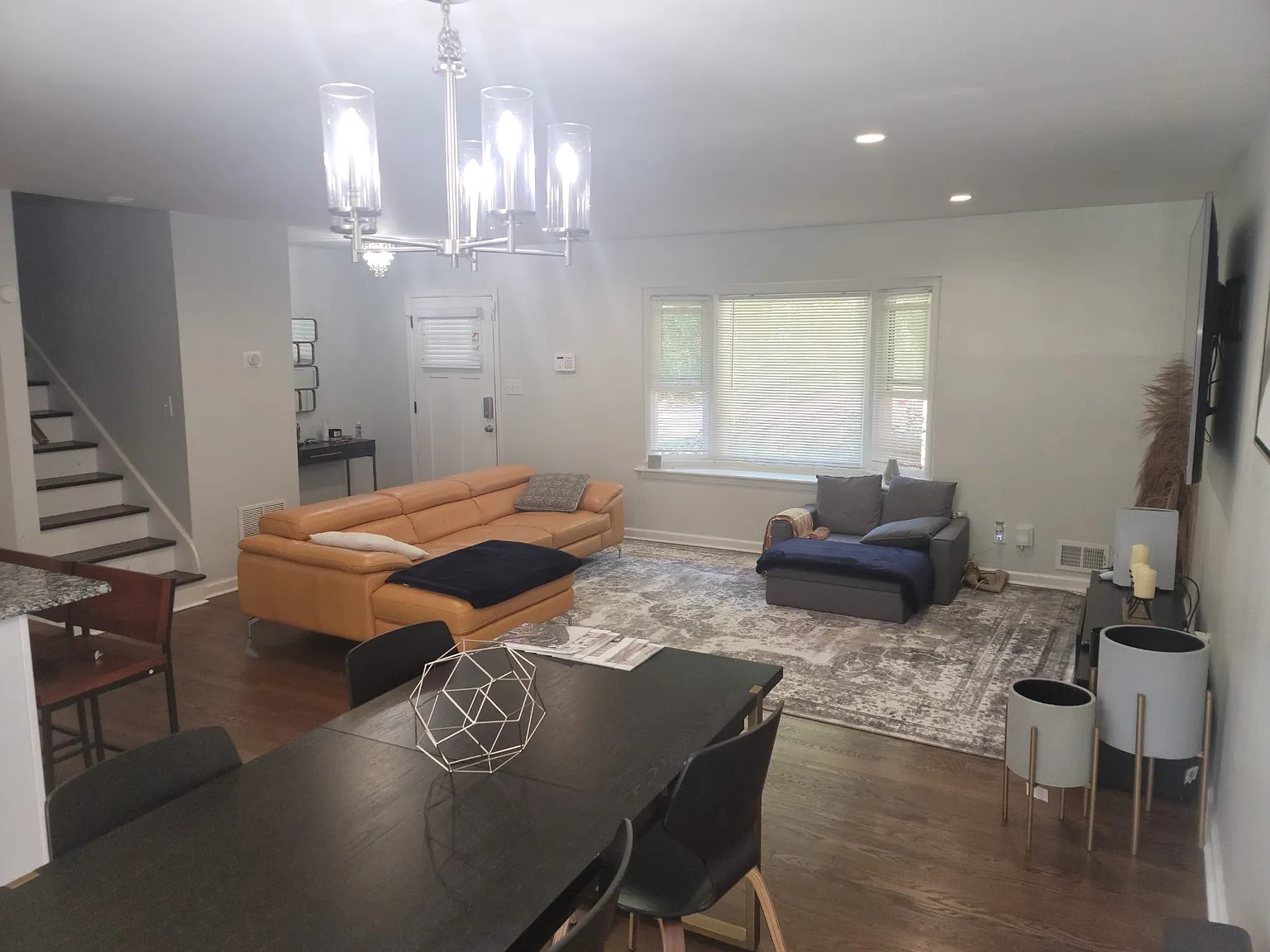 4 bed, 2298 sqft, $1,000 — Photo 4