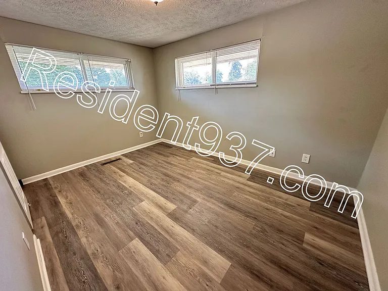 2295 Milesburn Dr — Photo 10