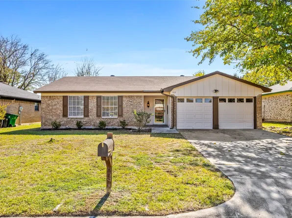 5712 Twin Oaks Dr, Haltom City, TX 76148